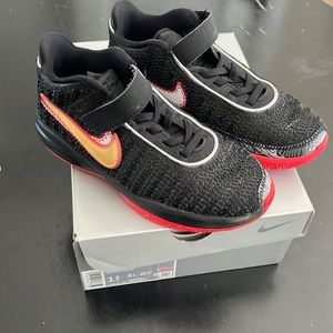 Nike Kids' Preschool Lebron XX Basketball Shoes